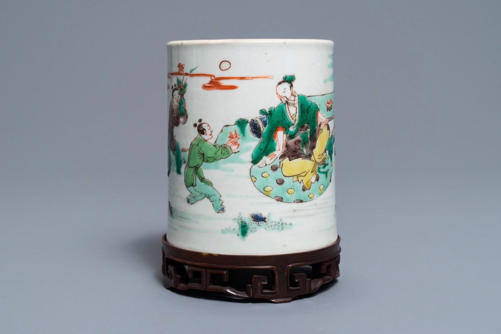 A Chinese famille verte brush pot on wooden stand, Kangxi